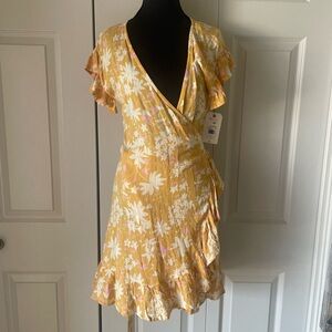 Billabong | Wrap and Roll Dress. Floral. Ruffles. NWT. Size Small. Feminine
